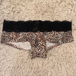 NWT VTG Victoria’s Secret Leopard Hiphugger Lace Small